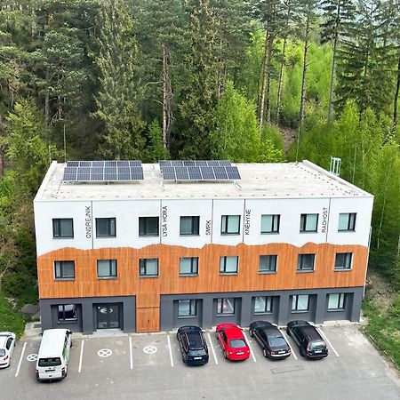 Beskydy House Hostel Rožnov pod Radhoštěm Екстериор снимка